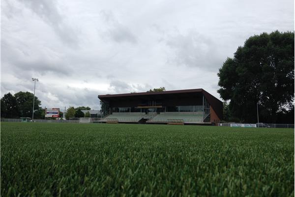 Aanleg kunstgras voetbalveld - Sportinfrabouw NV